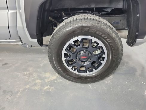 Used 2024 Toyota Tacoma TRD Off-Road w/ TRD Off Road Upgrade Package AWD/4WD image 31
