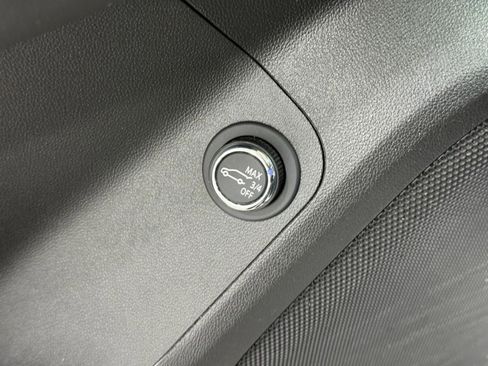 Used 2021 GMC Acadia SLE w/ Driver Convenience Package image 24