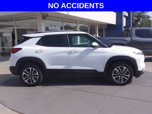 Certified 2024 Chevrolet TrailBlazer LT w/ LT Cold Weather Package AWD/4WD image 2