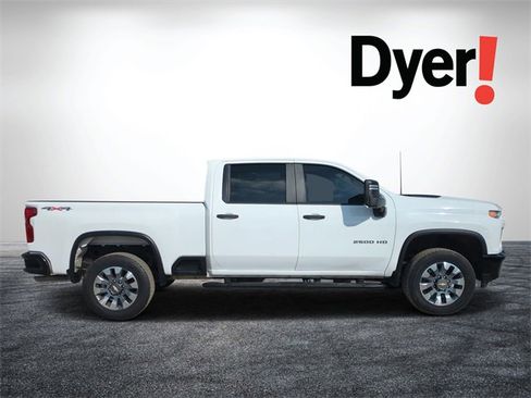 Used 2022 Chevrolet Silverado 2500 Custom w/ Custom Value Package image 2