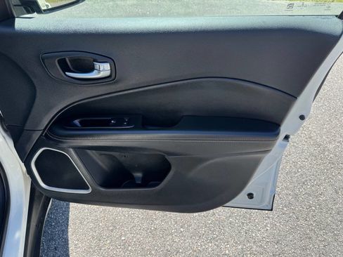 Used 2019 Jeep Compass Latitude image 35