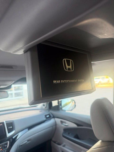 Used 2017 Honda Pilot Touring image 13