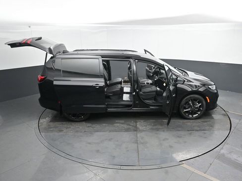 New 2026 Chrysler Pacifica Select image 48