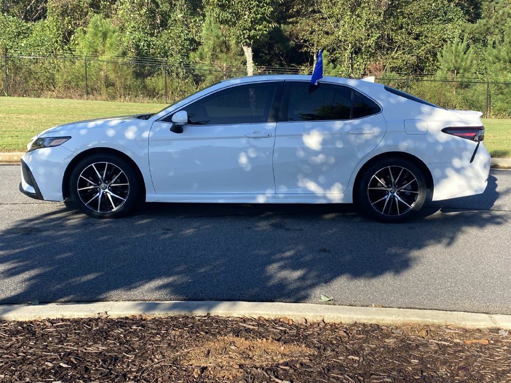 Used 2023 Toyota Camry SE FWD image 9