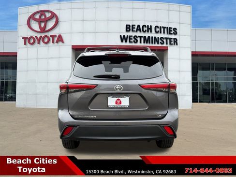 Certified 2022 Toyota Highlander LE image 10