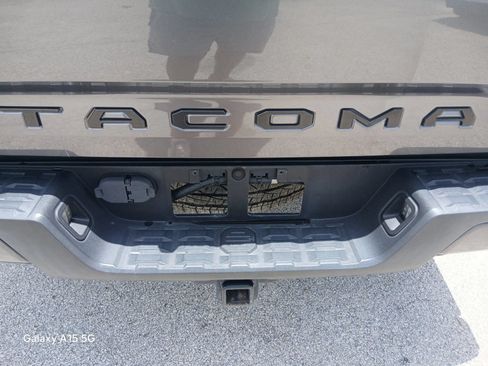 Used 2017 Toyota Tacoma TRD Sport w/ Tow Package RWD image 15