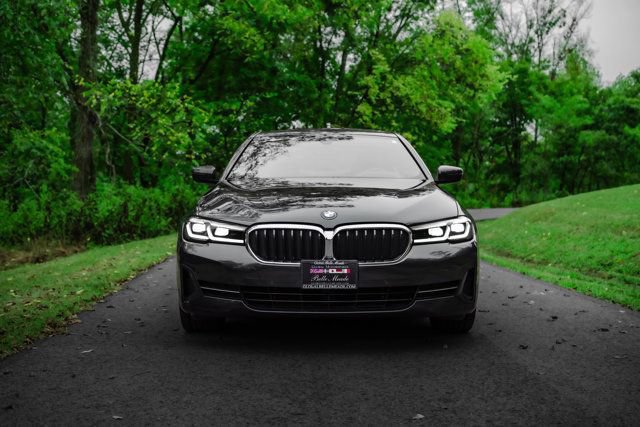 Used 2023 BMW 530i xDrive w/ Premium Package AWD/4WD image 2