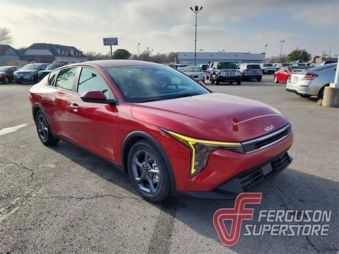 New 2025 Kia K4 LXS image 1