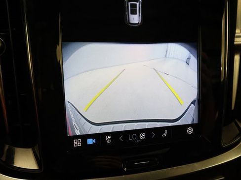 Used 2023 Volvo V60 B5 Cross Country Plus image 17