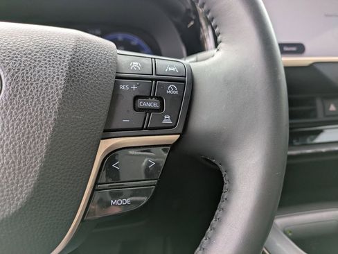 Certified 2023 Toyota Crown Limited image 24