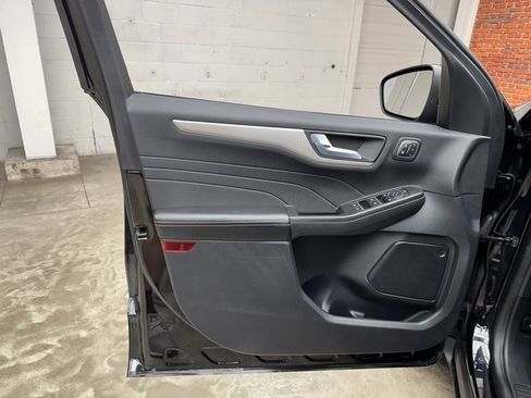 Used 2022 Ford Escape SEL w/ Technology Package image 10