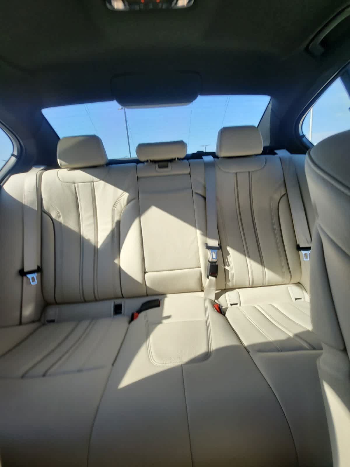 Used 2019 BMW 530e w/ Premium Package RWD image 7