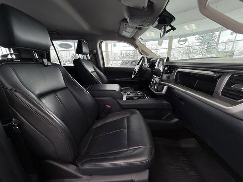 Used 2022 Ford Expedition XLT image 30