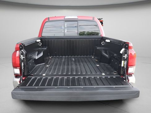 Used 2018 Toyota Tacoma SR5 RWD image 11