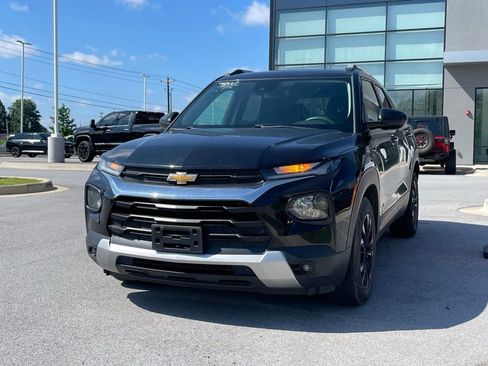 Used 2022 Chevrolet TrailBlazer LT w/ Convenience Package FWD image 3