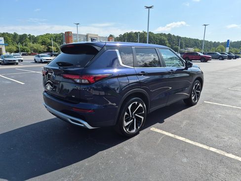 Used 2024 Mitsubishi Outlander SE Black Edition AWD/4WD image 3