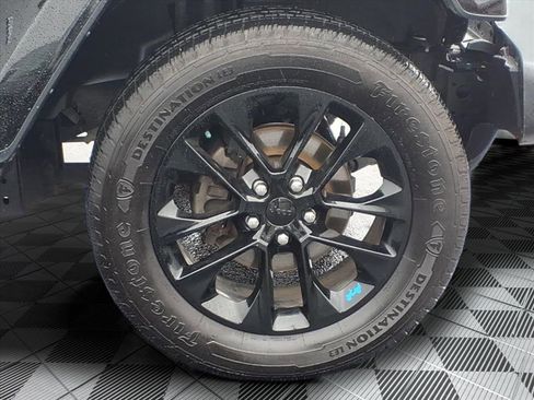 Used 2023 Jeep Wrangler Sahara image 11