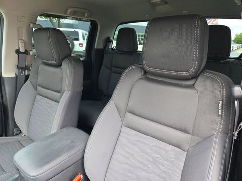Used 2023 Nissan Frontier SV w/ SV Convenience Package RWD image 9