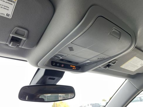 Used 2020 Chevrolet Equinox LT image 22