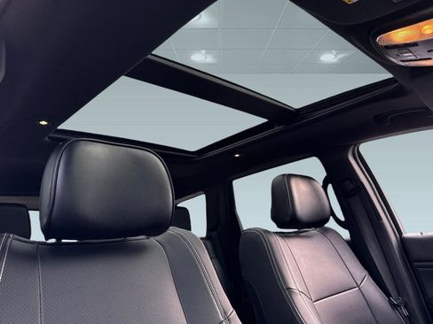 Used 2016 Jeep Grand Cherokee Overland image 15