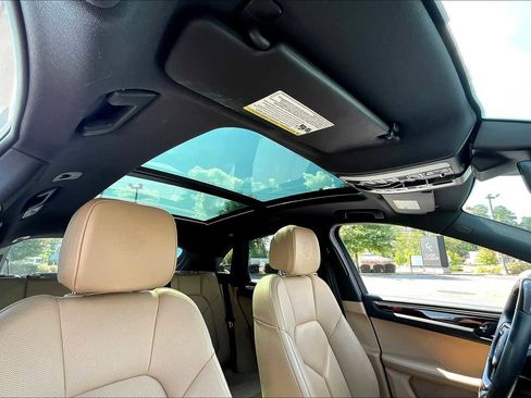 Used 2025 Porsche Macan image 25