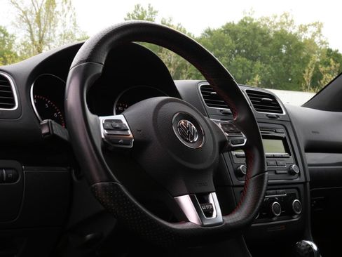 Used 2013 Volkswagen Golf 4-Door FWD image 26