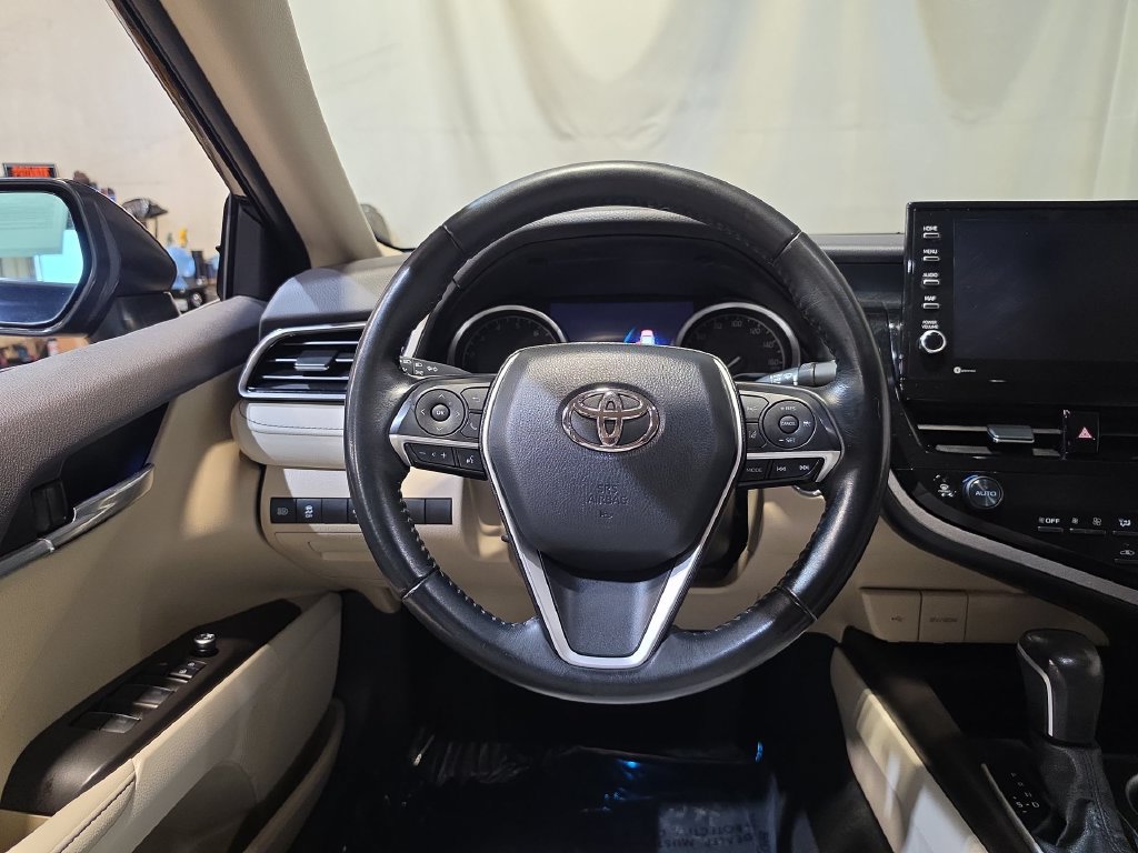 Used 2022 Toyota Camry XLE FWD image 11