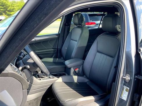 Used 2023 Volkswagen Tiguan SE R-Line AWD/4WD image 5