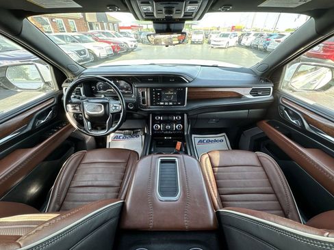 Used 2023 GMC Yukon XL Denali Ultimate w/ LPO, Floor Liner Package AWD/4WD image 21