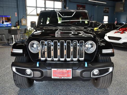 Used 2023 Jeep Wrangler Unlimited Sahara AWD/4WD image 12