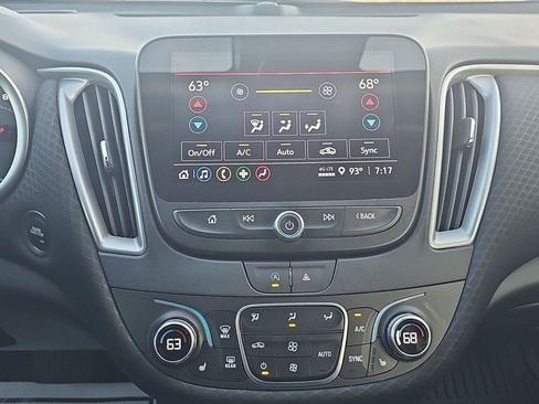 Used 2025 Chevrolet Malibu LT FWD image 22