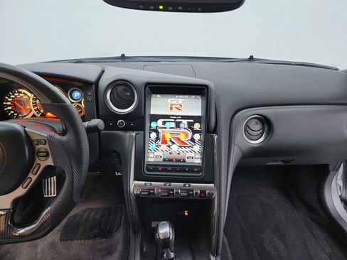 Used 2010 Nissan GT-R Premium image 21