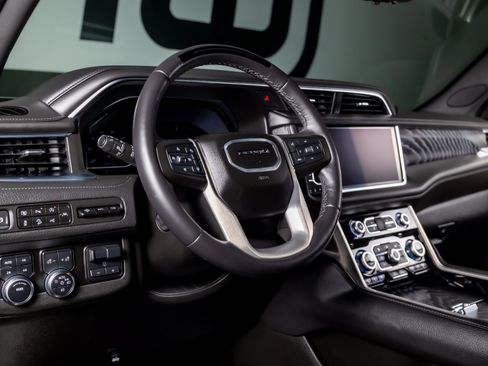 Used 2023 GMC Yukon XL Denali w/ Advanced Technology Package AWD/4WD image 32