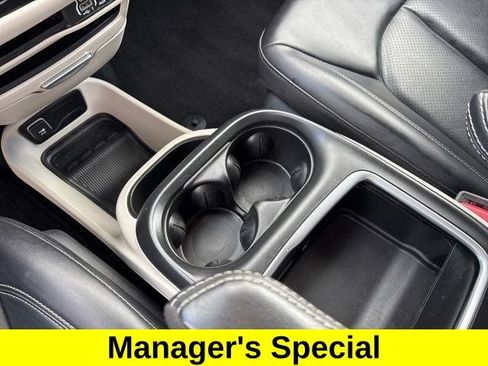 Used 2023 Chrysler Pacifica Touring-L FWD image 25