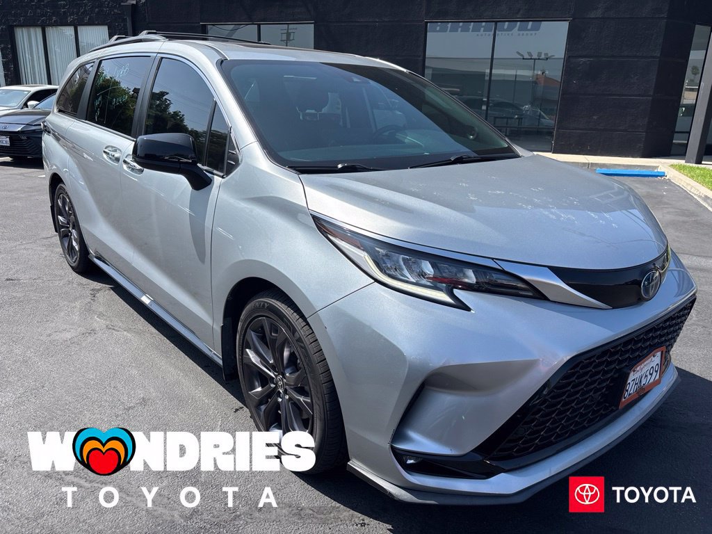 Used 2022 Toyota Sienna XSE w/ XSE Plus Package FWD image 1