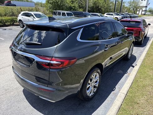 Used 2021 Buick Enclave Avenir w/ Avenir Technology Package FWD image 3