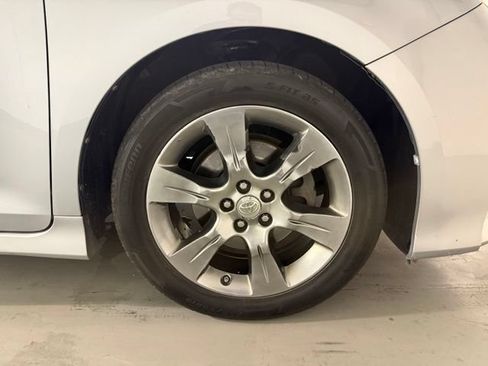 Used 2013 Toyota Sienna SE FWD image 27