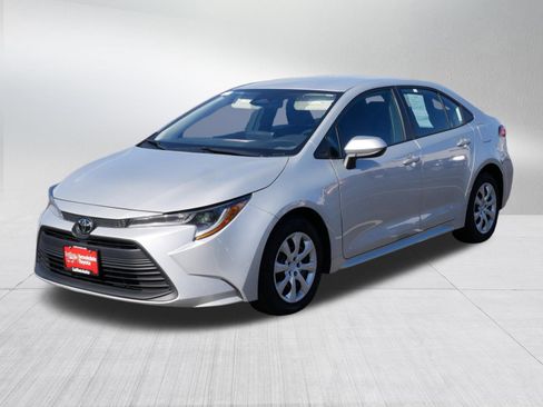 Used 2023 Toyota Corolla LE image 3