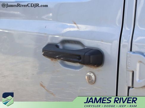 Used 2023 Jeep Gladiator Rubicon w/ Cold Weather Group image 19