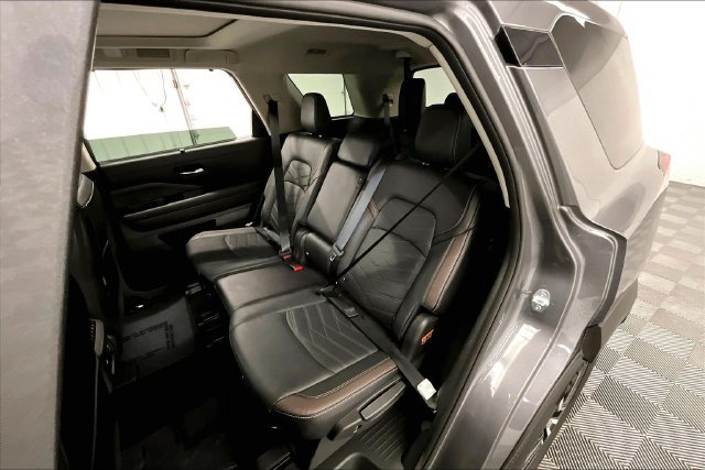 Used 2024 Nissan Pathfinder Platinum w/ Cargo Package AWD/4WD image 25