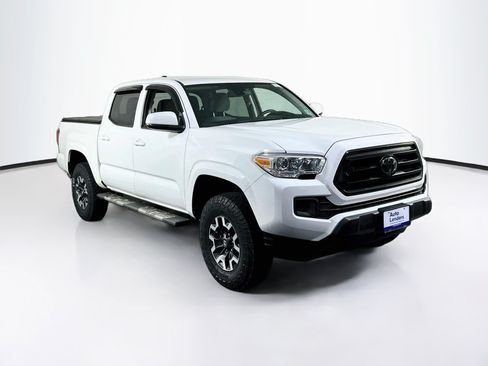 Used 2022 Toyota Tacoma SR AWD/4WD image 3