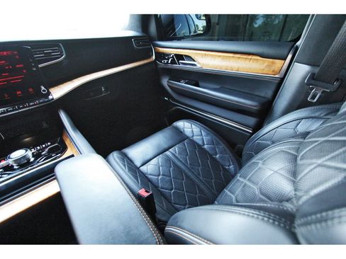 Used 2022 Jeep Grand Wagoneer Series III AWD/4WD image 12