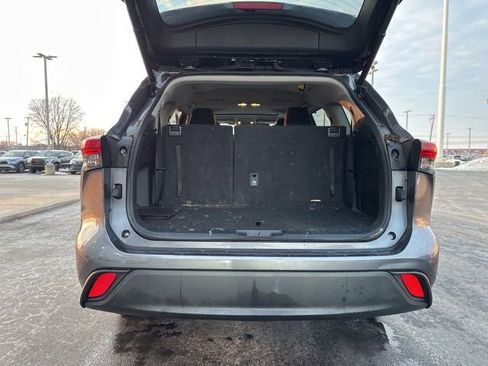 Certified 2023 Toyota Highlander XLE image 32