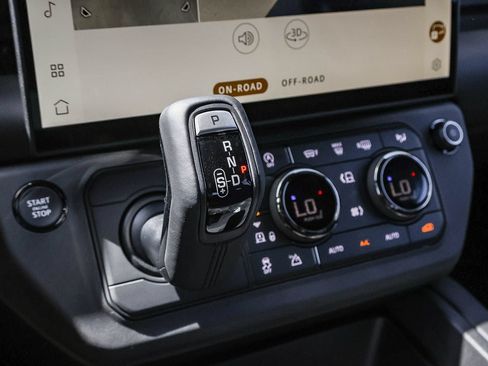 New 2026 Land Rover Defender 110 AWD/4WD image 36