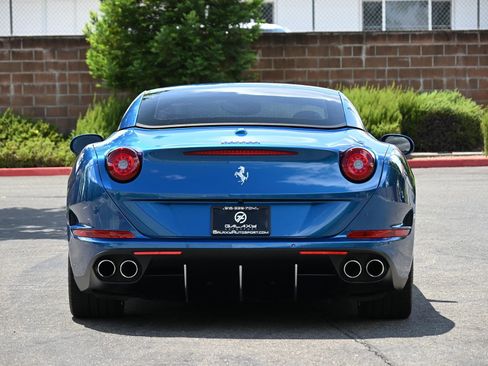 Used 2015 Ferrari California T RWD image 9