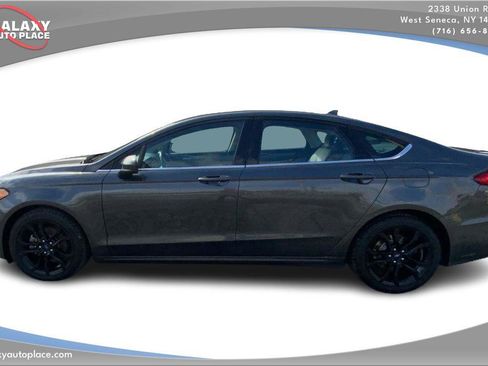 Used 2020 Ford Fusion SE w/ Equipment Group 151A image 8