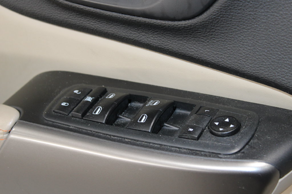 Used 2020 Jeep Cherokee Latitude FWD image 18