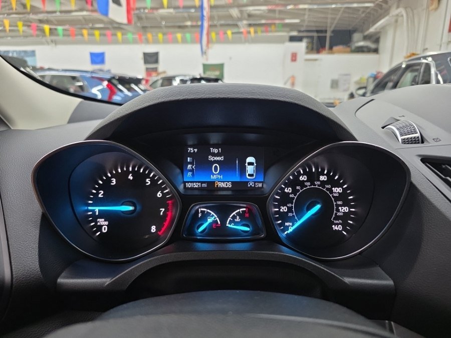 Used 2018 Ford Escape SE w/ SE Sync 3 Package AWD/4WD image 16
