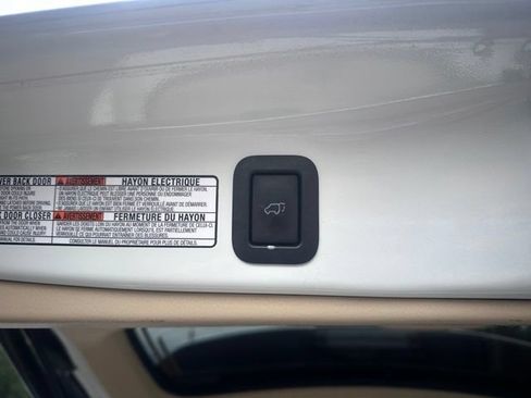 Used 2014 Toyota Highlander Limited Platinum FWD image 10