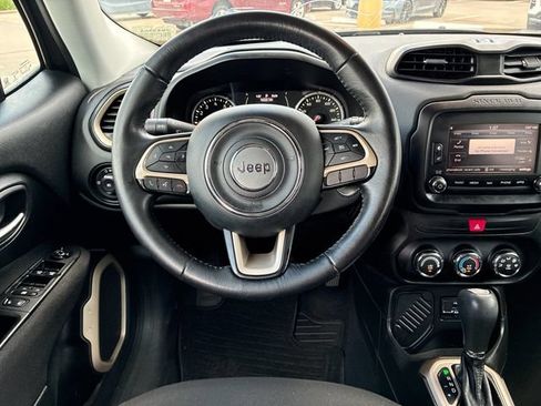 Used 2016 Jeep Renegade Latitude FWD image 14